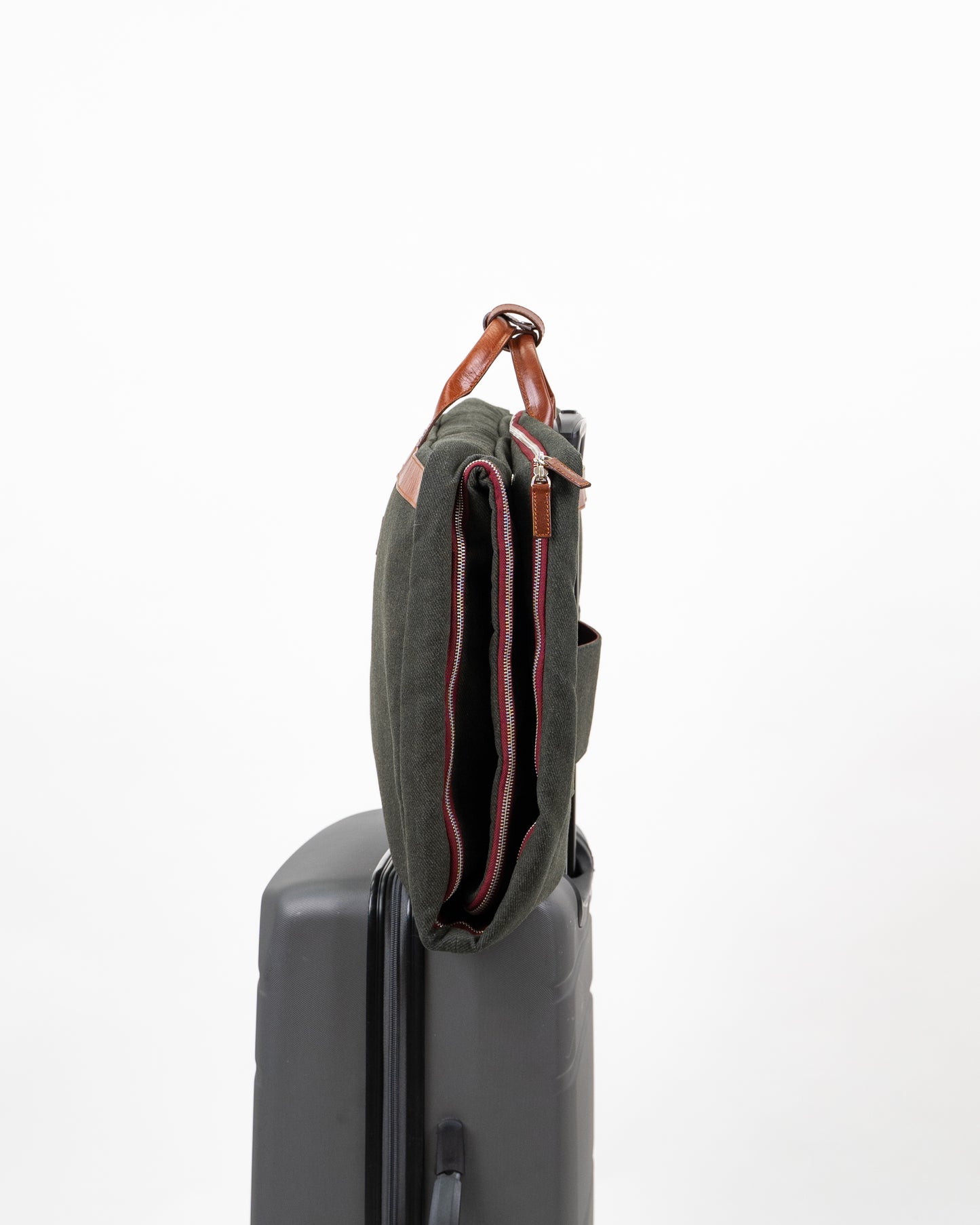 DUKES GREEN GARMENT CARRIER