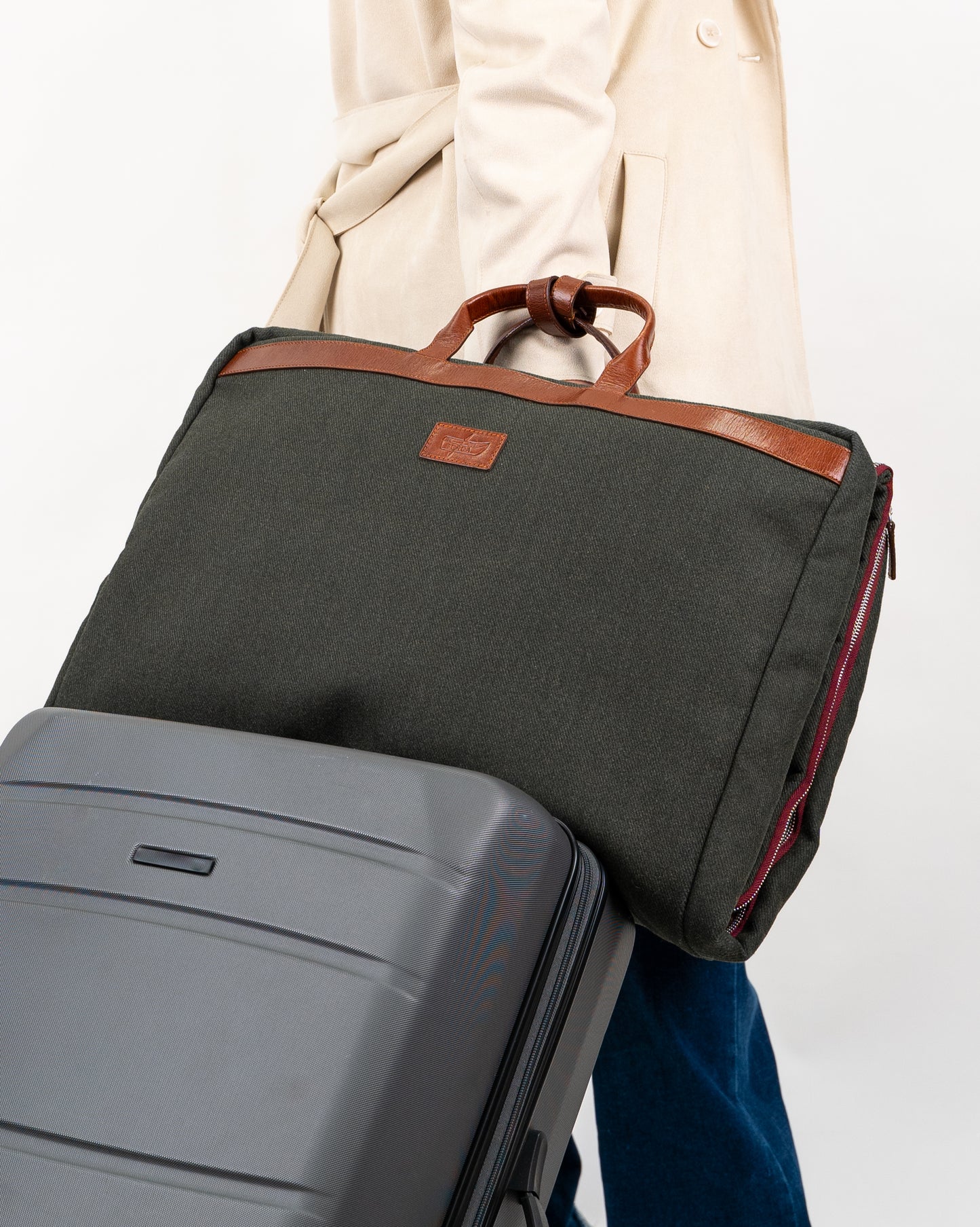 DUKES GREEN GARMENT CARRIER